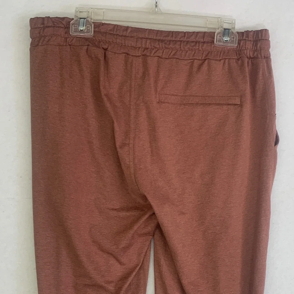 Vuori Ponto Performance pant Joggers Mens XL Terracotta Clay Athleisure V418 - Picture 4 of 9